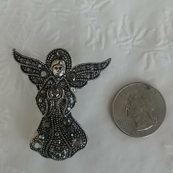 Angel Pin - Picture 3 of 4